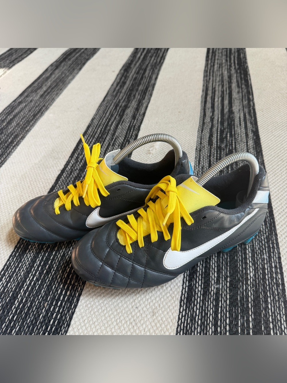 Nike Kid's Soccer Cleats Black Sneakers with Yellow Laces Size 10